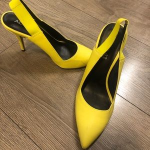 Lime green/bright yellow Aldo Size 9 Pumps